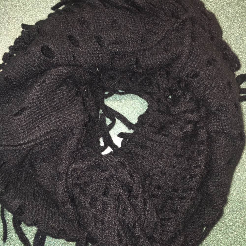 Black circle scarf